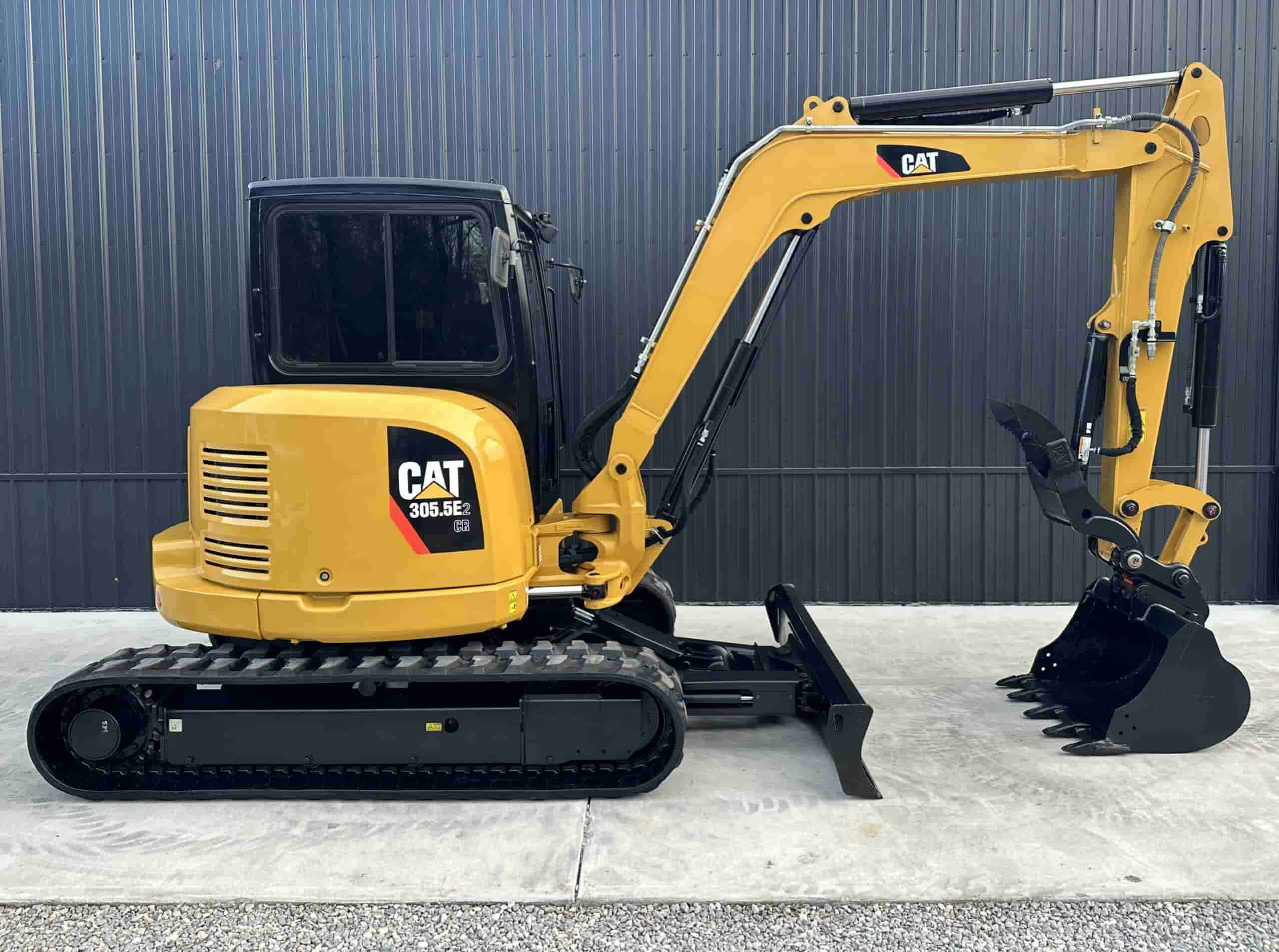 2019 CAT 305.5E2 Only 589Hrs
